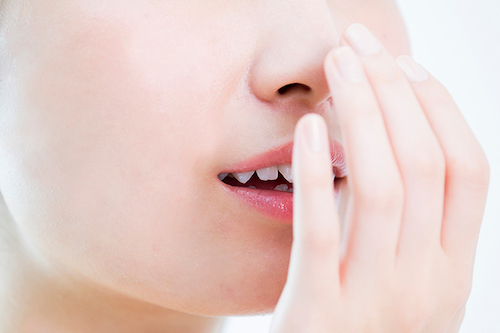 歯周病の症状：口臭がひどい